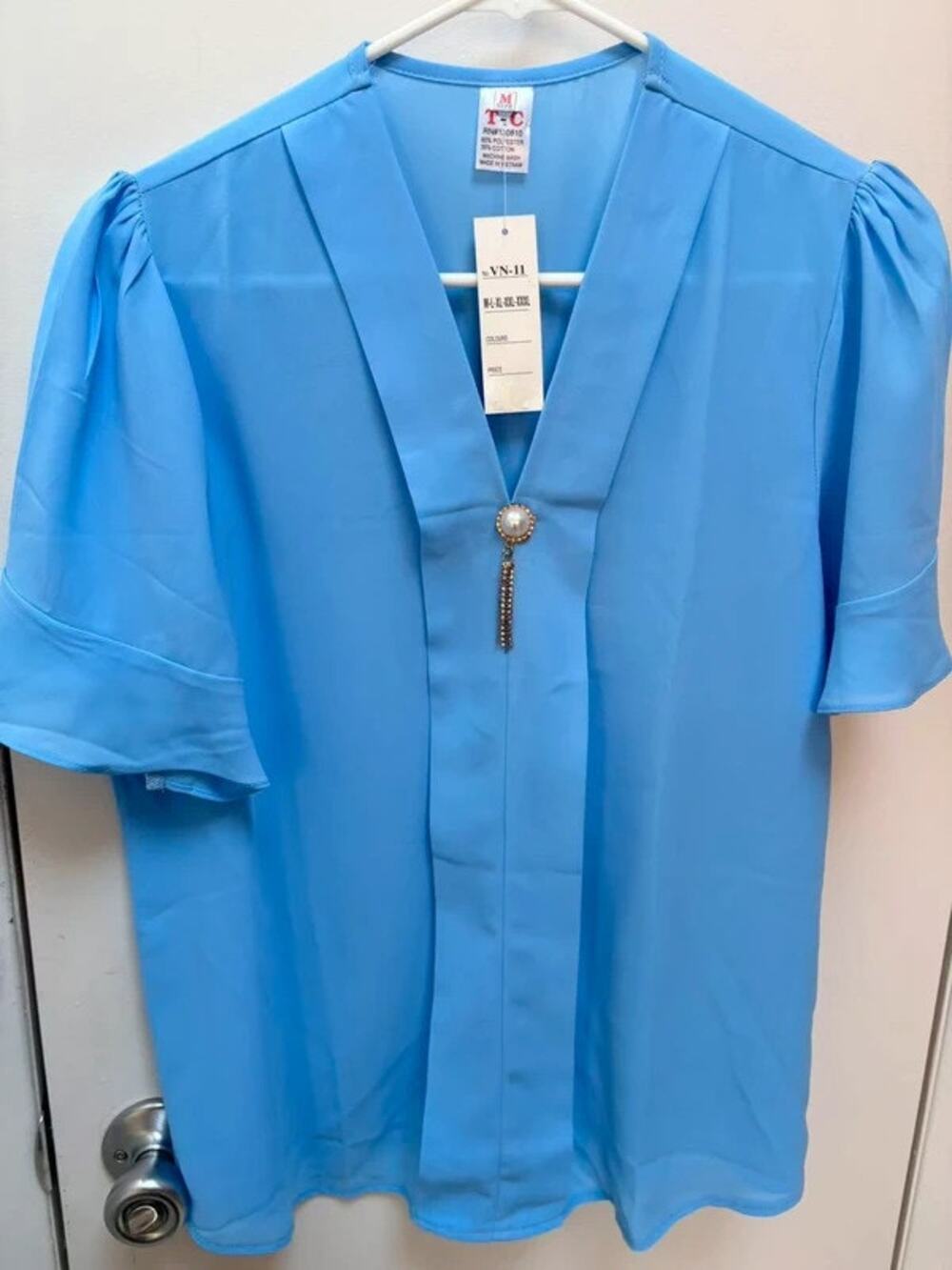 T-C Fashion NWT Women Sky Blue Chiffon Blouse V-Neck Puff Sleeve Pearl Top M